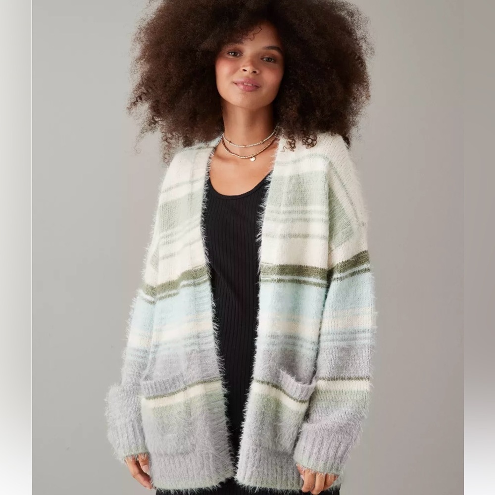 American Eagle Whoa So Cozy Waffle V- Neck knit cardigan; size XL; Like New!